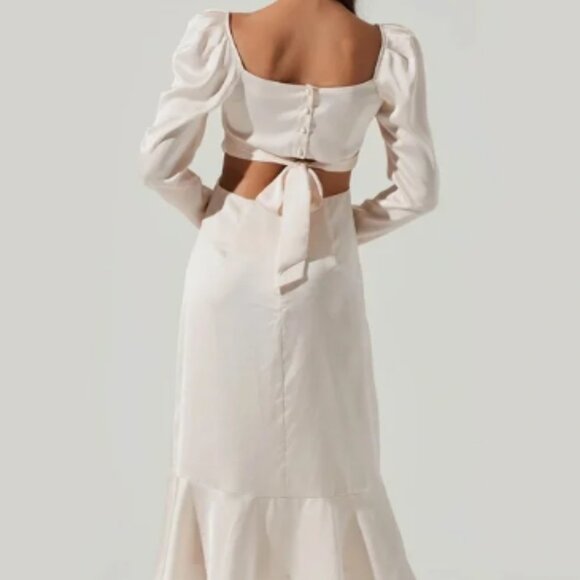 NWOT ASTR the label LAINIE CUTOUT LONG SLEEVE MIDI DRESS - Size XL - Picture 3 of 7